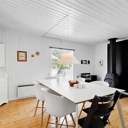 Feriehus 1463-aakirkeby-sortspaettevej-2 *