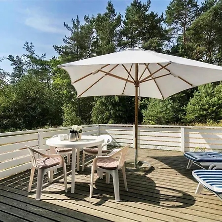 1463-aakirkeby-sortspaettevej-2 Feriehus Vester Somarken