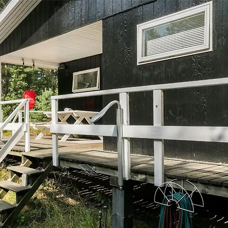 1463-aakirkeby-sortspaettevej-2 Feriehus Vester Somarken